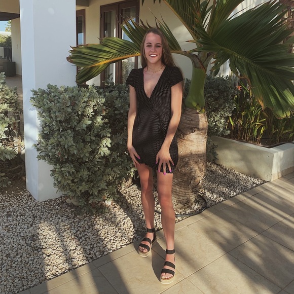 Meet your Posher, Emily - Picture 3 of 4